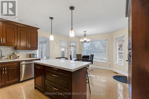 438 Ojibway Trail, Mississauga, ON - Indoor Photo Showing Kitchen