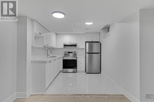 438 Ojibway Trail, Mississauga, ON - Indoor Photo Showing Kitchen