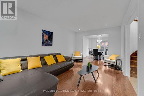 438 Ojibway Trail, Mississauga, ON - Indoor Photo Showing Living Room