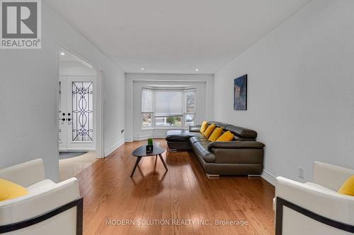 438 Ojibway Trail, Mississauga, ON - Indoor Photo Showing Living Room