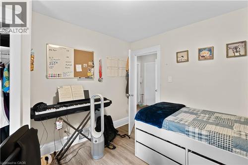 33 Cline Avenue N, Hamilton, ON - Indoor Photo Showing Bedroom