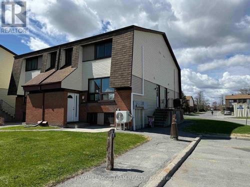 23A WOODVALE GREEN  Ottawa, ON K2G 4H3