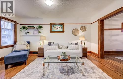 262 Province Street S, Hamilton, ON - Indoor Photo Showing Living Room