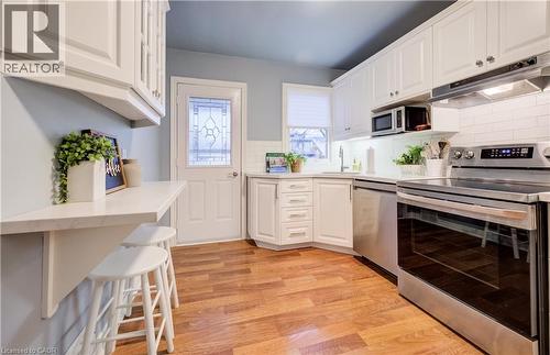 262 Province Street S, Hamilton, ON - Indoor Photo Showing Kitchen