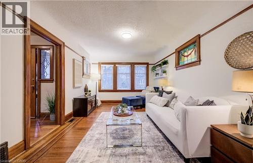 262 Province Street S, Hamilton, ON - Indoor Photo Showing Living Room