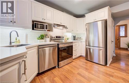 262 Province Street S, Hamilton, ON - Indoor Photo Showing Kitchen With Upgraded Kitchen