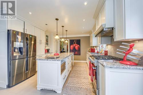 4220 Millcroft Park Drive, Burlington, ON - Indoor Photo Showing Kitchen With Upgraded Kitchen