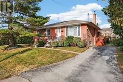 387 WALTON STREET  Oakville, ON L6K 1R7