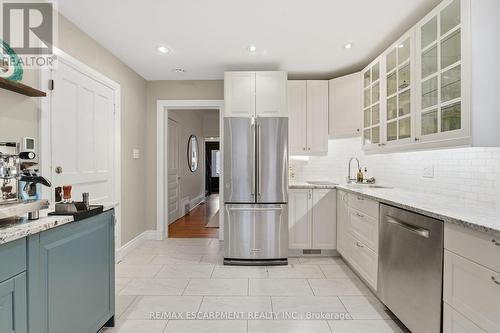 141 Markland Street, Hamilton, ON - Indoor Photo Showing Kitchen With Upgraded Kitchen