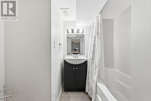 141 Markland Street, Hamilton, ON - Indoor Photo Showing Bathroom