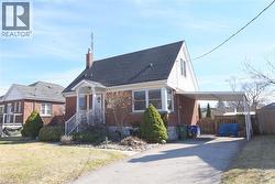 7 CAIRNS Avenue  Dundas, ON L9H 1G2