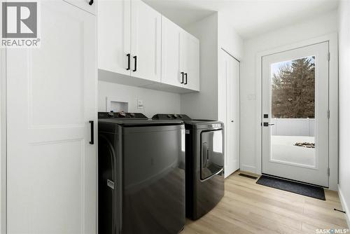 8 Thatcher Road, Regina, SK - Indoor Photo Showing Laundry Room