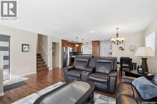 138 Quill Crescent, Saskatoon, SK - Indoor Photo Showing Living Room