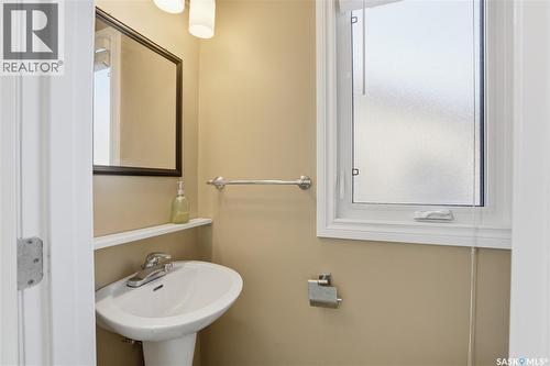 110 Meglund Place, Saskatoon, SK - Indoor Photo Showing Bathroom