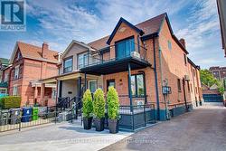 MAIN - 671 DUFFERIN STREET  Toronto, ON M6K 2B2