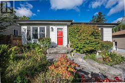 43 LAKE AVENUE N  Hamilton, ON L8E 1L2