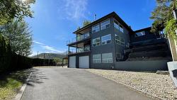 1491 Pine Crescent  Kamloops, BC V2C 2Z4