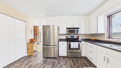 419 Lindsay Street, Kimberley, BC - Indoor Photo Showing Kitchen