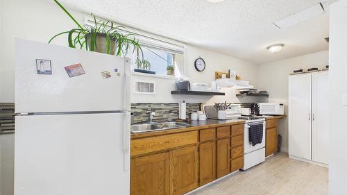 419 Lindsay Street, Kimberley, BC - Indoor Photo Showing Kitchen With Double Sink