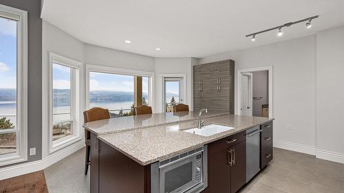 374 Quilchena Drive, Kelowna, BC - Indoor Photo Showing Kitchen