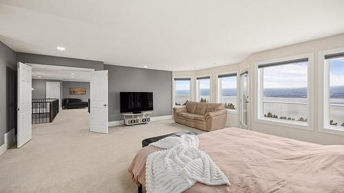 374 Quilchena Drive, Kelowna, BC - Indoor Photo Showing Bedroom