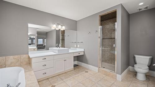 374 Quilchena Drive, Kelowna, BC - Indoor Photo Showing Bathroom