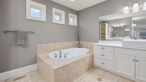 374 Quilchena Drive, Kelowna, BC - Indoor Photo Showing Bathroom