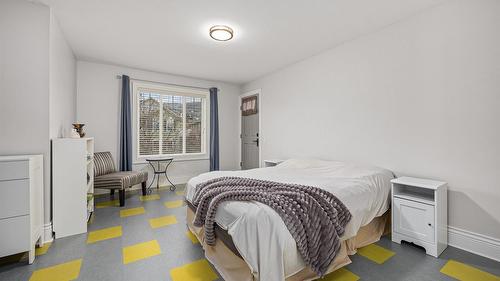 374 Quilchena Drive, Kelowna, BC - Indoor Photo Showing Bedroom