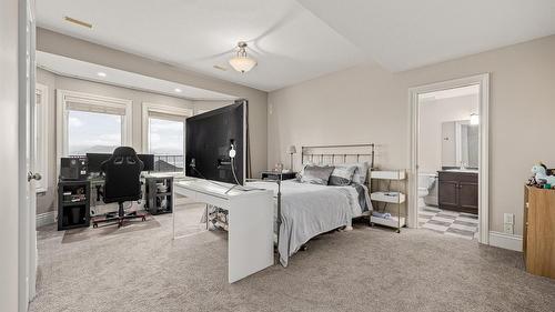 374 Quilchena Drive, Kelowna, BC - Indoor Photo Showing Bedroom