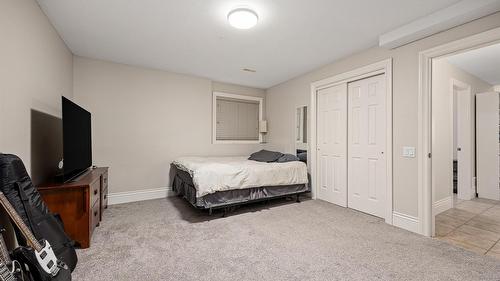 374 Quilchena Drive, Kelowna, BC - Indoor Photo Showing Bedroom