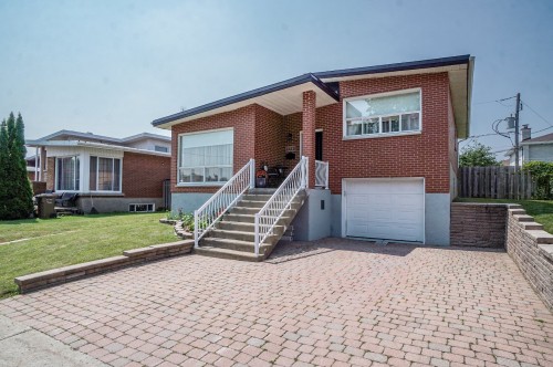 1412 Boul. Élisabeth  Laval (Chomedey), QC H7W 3J8