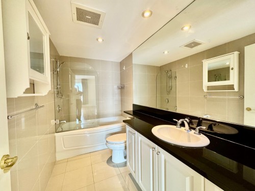 Salle de bains attenante à la CCP - 11A-1210 Boul. De Maisonneuve O., Montréal (Ville-Marie), QC - Indoor Photo Showing Bathroom