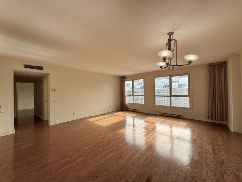 Salon - 11A-1210 Boul. De Maisonneuve O., Montréal (Ville-Marie), QC - Indoor Photo Showing Other Room