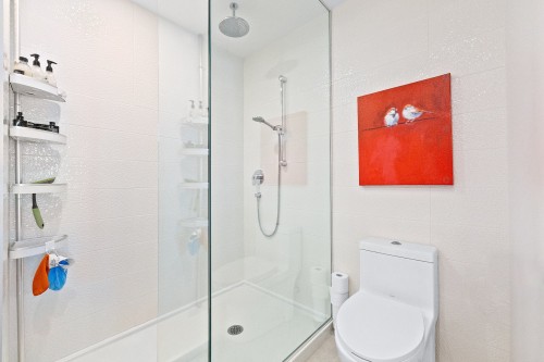 Salle de bains attenante à la CCP - 818-5265 Rue Mackenzie, Montréal (Côte-Des-Neiges/Notre-Dame-De-Grâce), QC - Indoor Photo Showing Bathroom