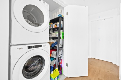 Salle de lavage - 818-5265 Rue Mackenzie, Montréal (Côte-Des-Neiges/Notre-Dame-De-Grâce), QC - Indoor Photo Showing Laundry Room