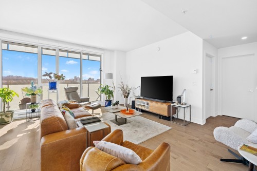 Salon - 818-5265 Rue Mackenzie, Montréal (Côte-Des-Neiges/Notre-Dame-De-Grâce), QC - Indoor Photo Showing Living Room