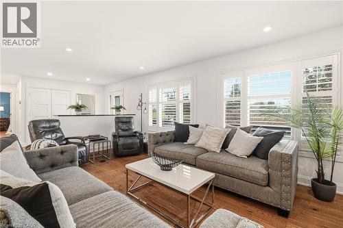1354 1 Sideroad, Burlington, ON - Indoor Photo Showing Living Room