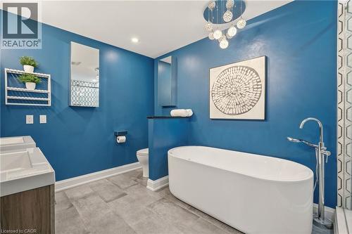1354 1 Sideroad, Burlington, ON - Indoor Photo Showing Bathroom