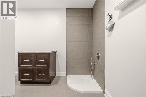 1354 1 Sideroad, Burlington, ON - Indoor Photo Showing Bathroom