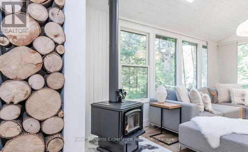 1 Sundown Road, Tiny, ON - Indoor Photo Showing Living Room