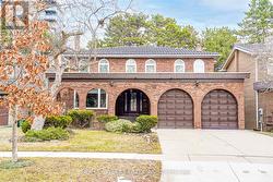 31 CANTERBURY CRESCENT  Toronto, ON M9A 5A4