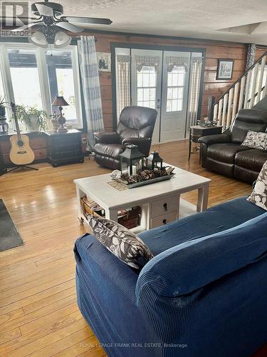 461 Lower Faraday Road, Faraday, ON - Indoor Photo Showing Living Room