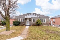 18 FAIRWEATHER ROAD  Toronto, ON M6M 4C7