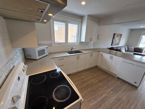 82 Machar Ave., Thunder Bay, ON - Indoor Photo Showing Kitchen
