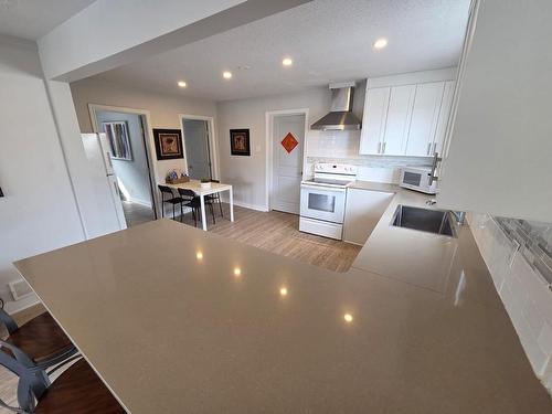 82 Machar Ave., Thunder Bay, ON - Indoor Photo Showing Kitchen