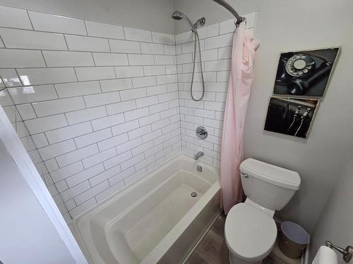 82 Machar Ave., Thunder Bay, ON - Indoor Photo Showing Bathroom
