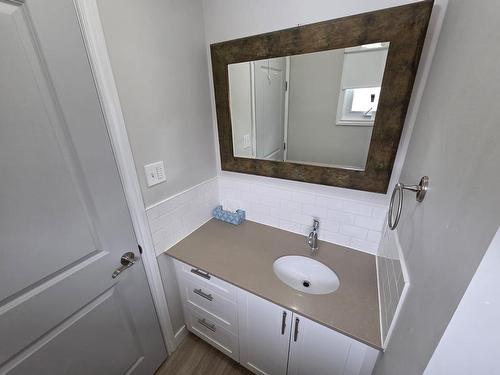 82 Machar Ave., Thunder Bay, ON - Indoor Photo Showing Bathroom