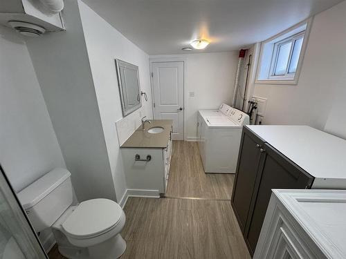 82 Machar Ave., Thunder Bay, ON - Indoor Photo Showing Laundry Room
