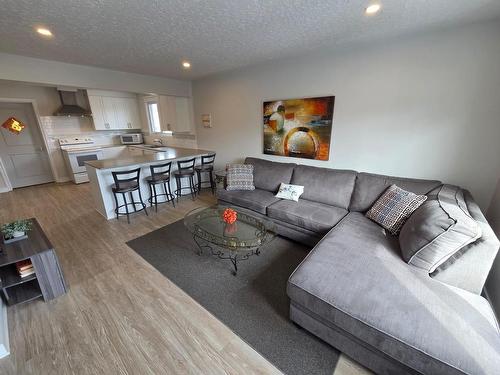 82 Machar Ave., Thunder Bay, ON - Indoor Photo Showing Living Room