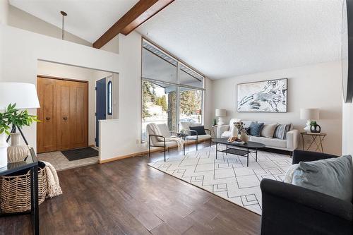 62 Rice Road, Winnipeg, MB - Indoor Photo Showing Living Room